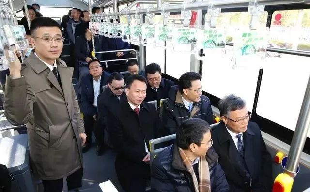 长三角氢能产业加速度!16辆苏州金龙氢能巴士再次交付常运公交(图3) 图片
