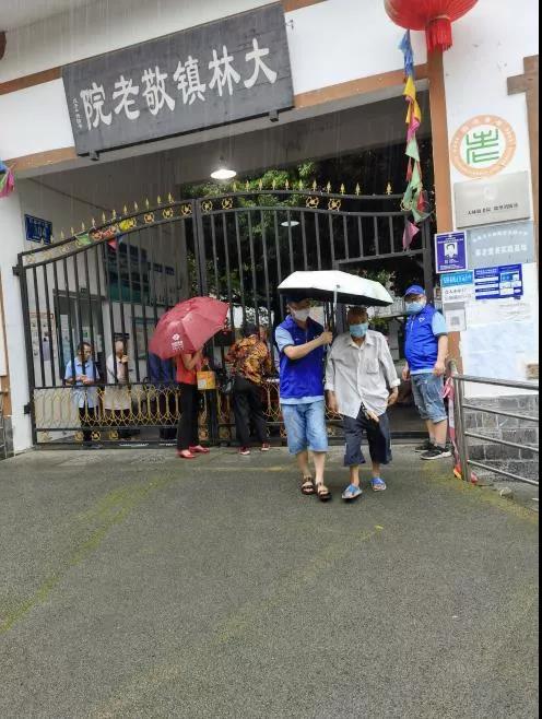 办好事、解民忧、暖民心，成都公交集团为敬老院老人开行疫苗接种专线(图3)