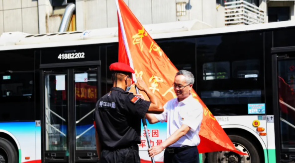 武汉开通首条“退役军人公交示范线”(图1)