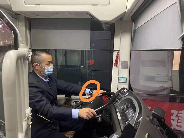 试点事前安全预防 25名公交司机戴上智慧手表(图2)