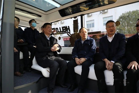 重庆市政府副秘书长周青到中车电动调研 肯定了公司新能源领域创新(图2)