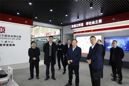 重庆市政府副秘书长周青到中车电动调研 肯定了公司新能源领域创新(图3)