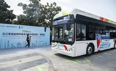 跟随央视镜头 看苏州金龙17年氢能商用车探索历程(图3)